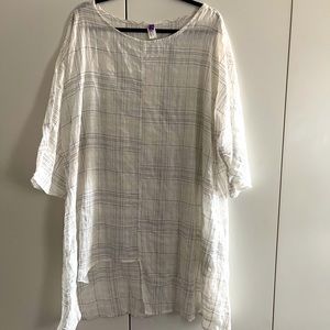 Romacci tunic in size 4X white/Black (16/18 US)
